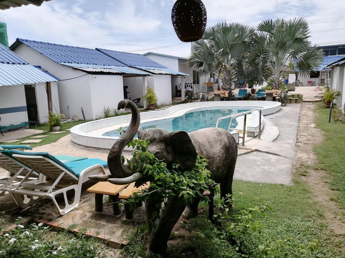 Pat Pat Guesthouse Sihanoukville Exterior photo