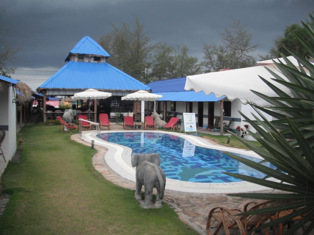 Pat Pat Guesthouse Sihanoukville Exterior photo